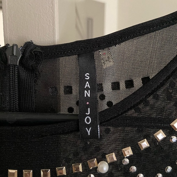 San Joy - BEADS AND PEARLS PATTERNED STONE DRESS - Picture 2 of 8